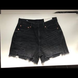 American Eagle 90’s boyfriend short